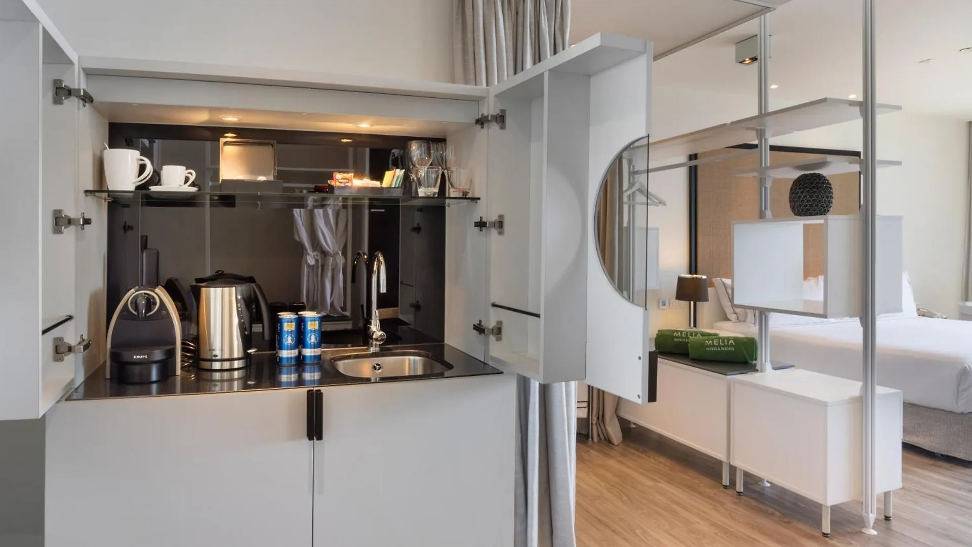 Melia South Beach Магалуф Отель
