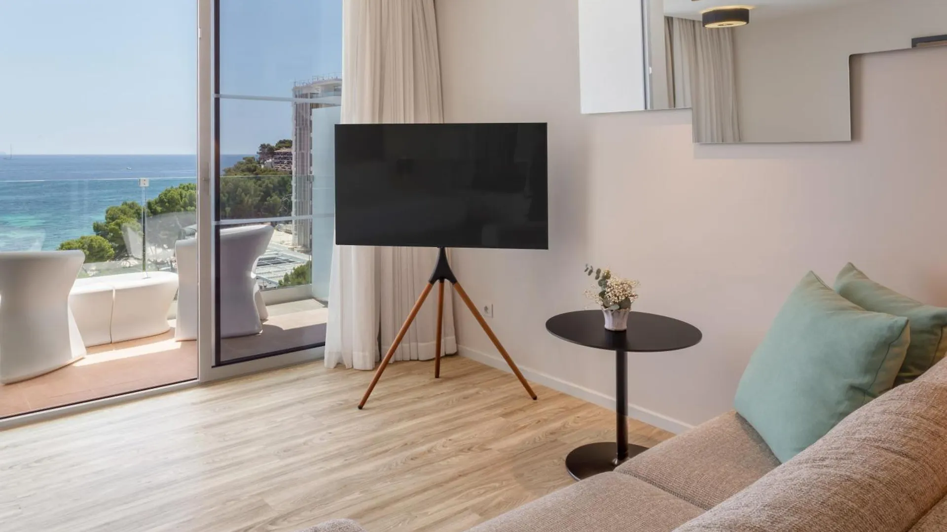 Melia South Beach Магалуф Отель